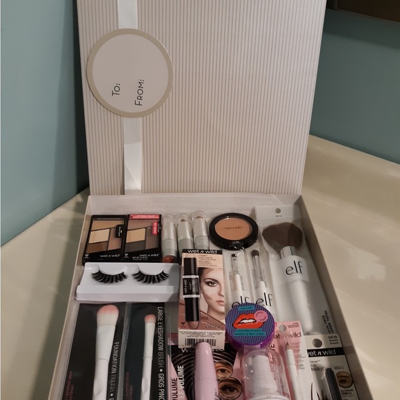 Gift Set - Picture 3 of 7